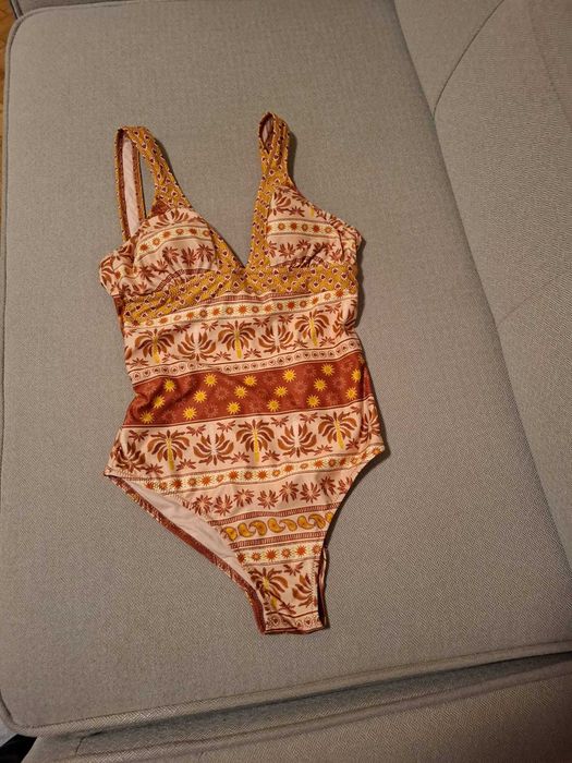 costum de baie marimea XS , nou , fara eticheta