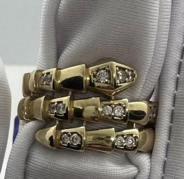 Продам золотой кольцо Италия