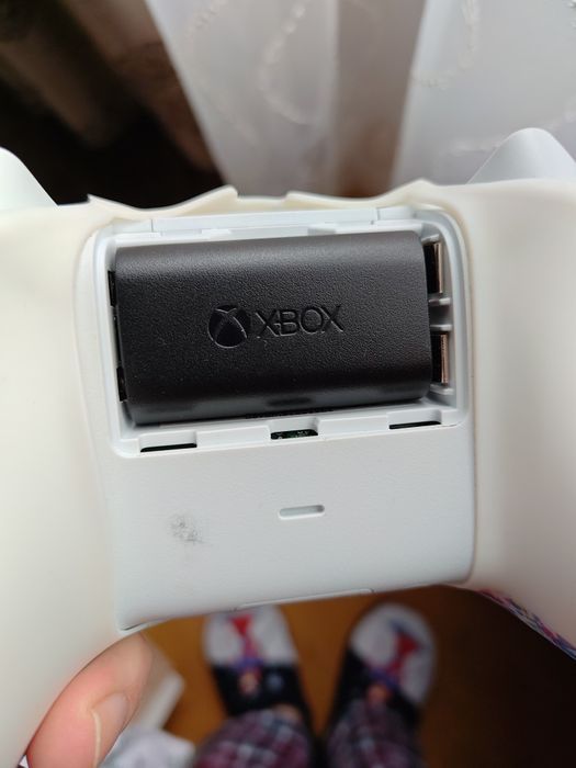 Xbox Series S – stare impecabilă, cutie originală, manetă + baterie Mi