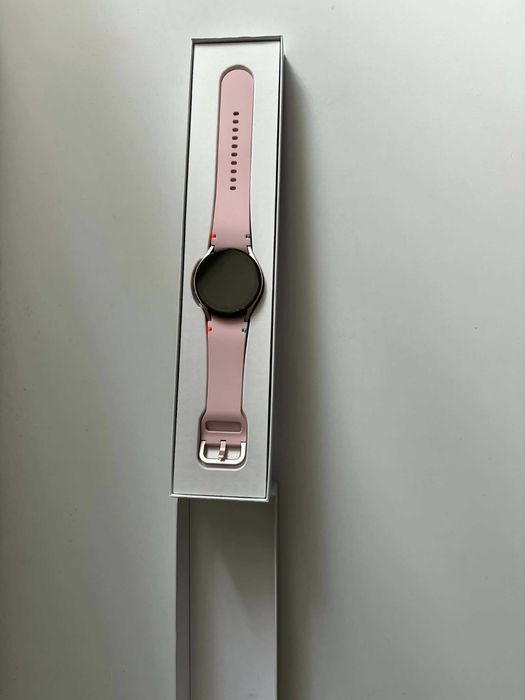 Смарт часовник Samsung Galaxy Watch FE 40mm