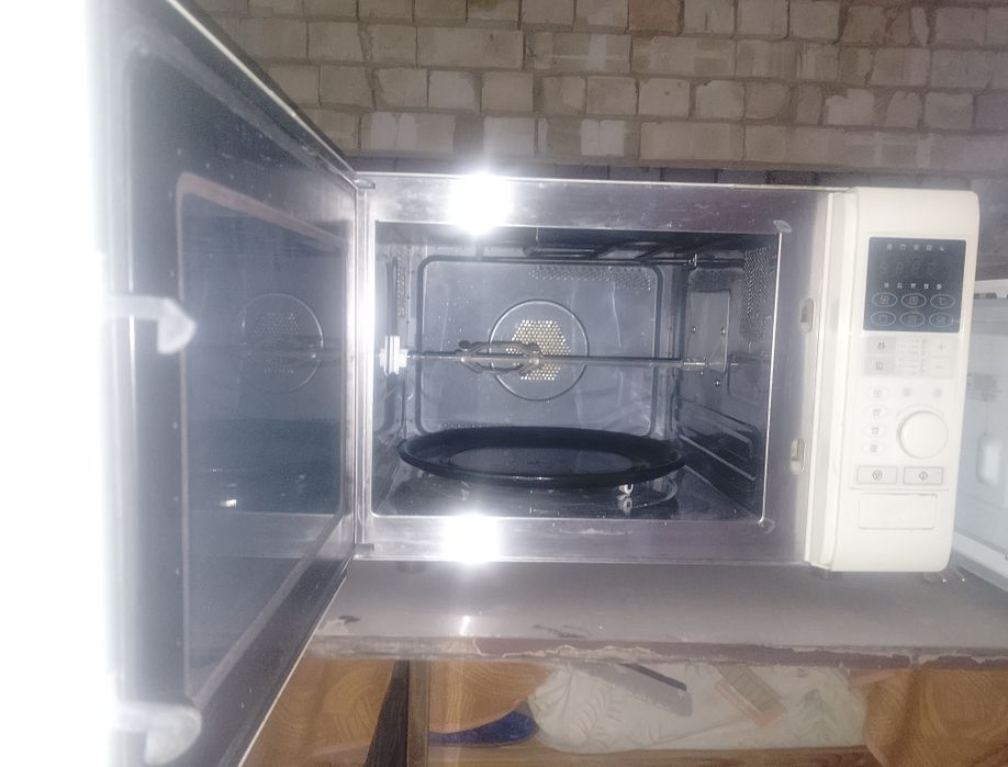 Продаются три микроволновки одна Деу  и два Самсунга
