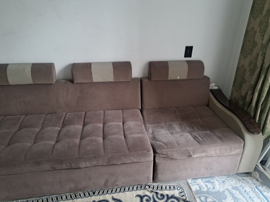 Хороший диван...