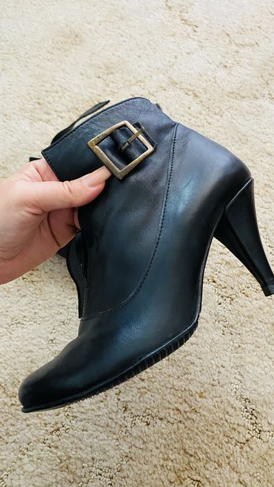 Botine dama negre, cu toc si catarama aurie,  marimea 37