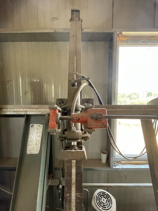 Presa hidraulica pentru lemn