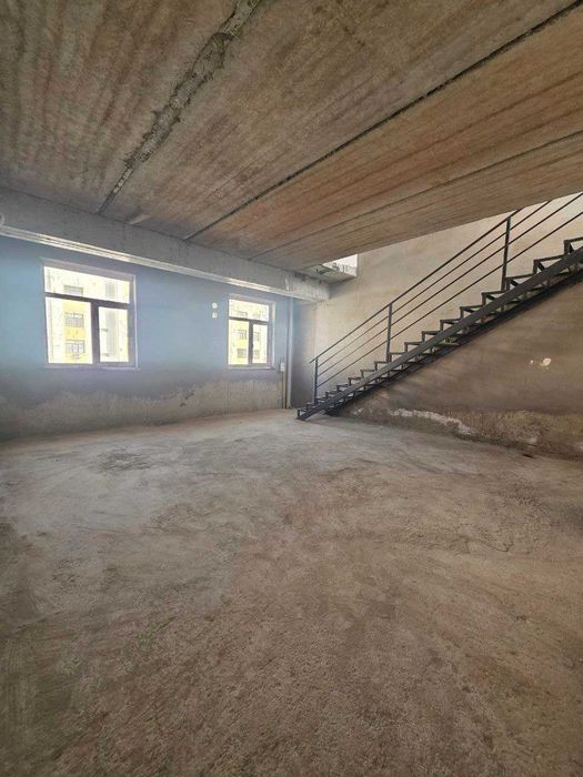 Продаётся 3х комн квартира на 3+4 этажах Ор-р 5 микрорайон Лагманная