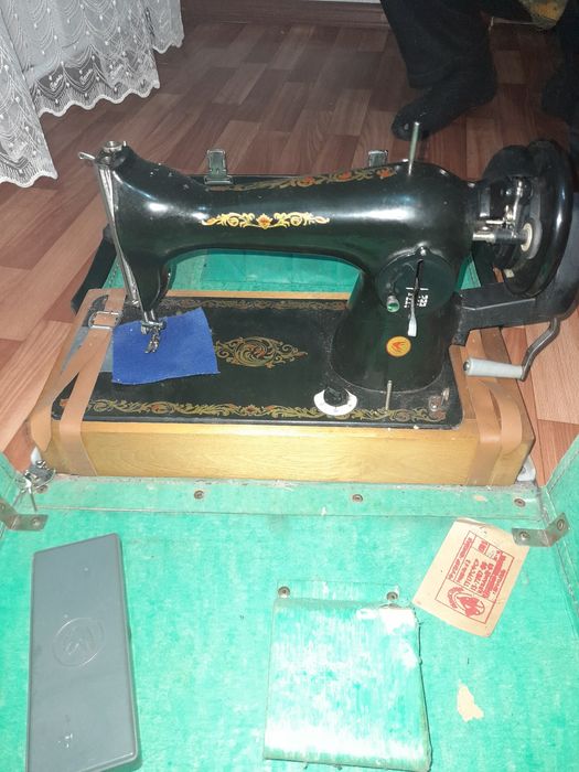 Продам швейную машинку