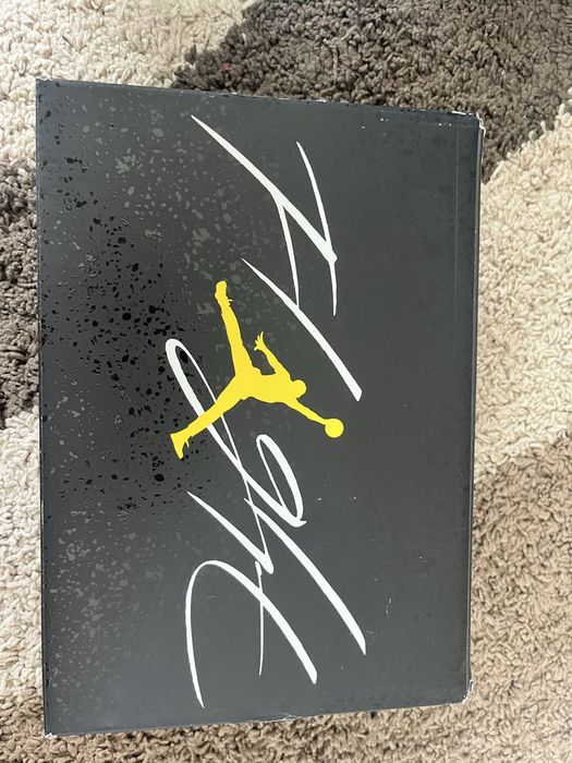 Air Jordan 4 Retro Yellow Thunder