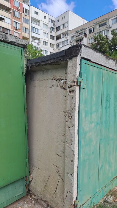 Гаражна клетка, бетонна с метална врата