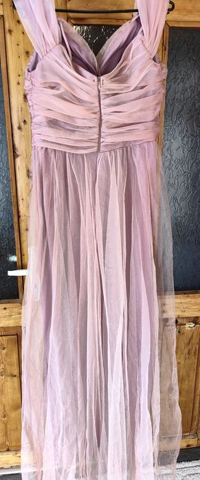 Официална рокля.