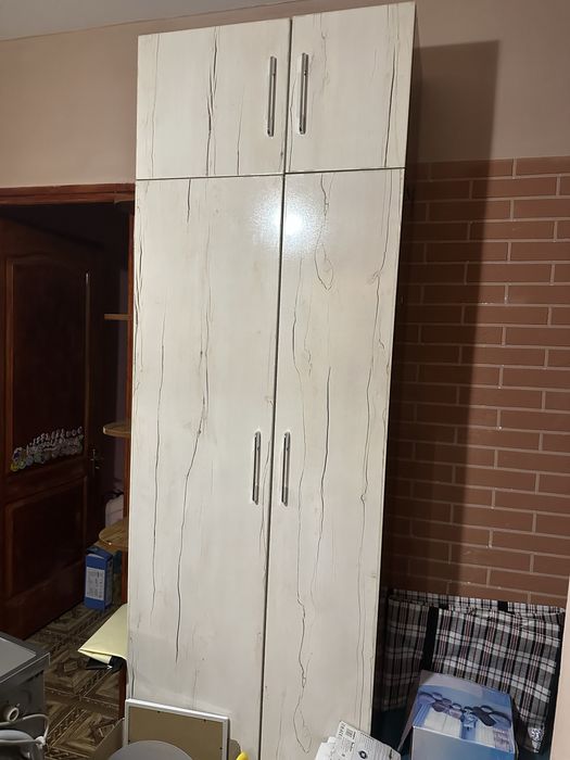 Продам кухонный гарнитур и прихожую.