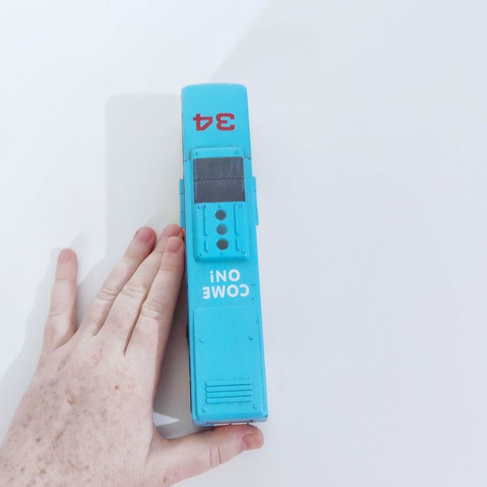 продам игрушку автобус-трансформер