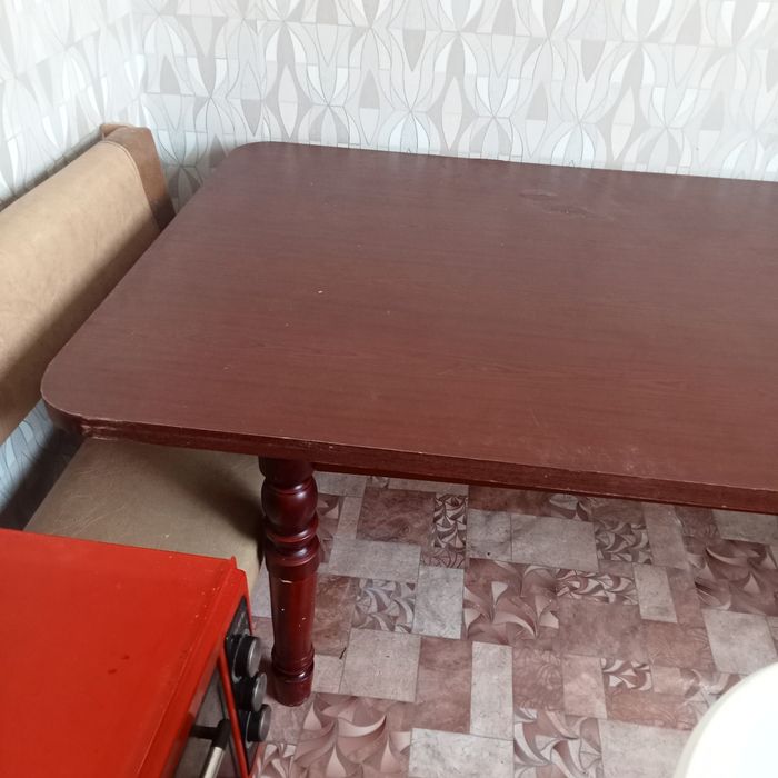 Стол кухонный срочно