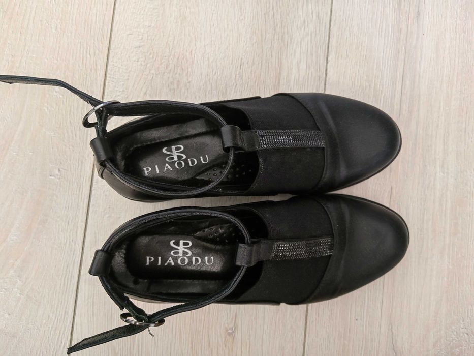 Дамски обувки с нисък ток