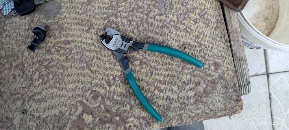 Отвертка, бокорез, кабелерез