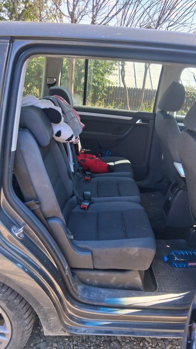 VOLKSWAGEN Touran 2011 — imagine 3