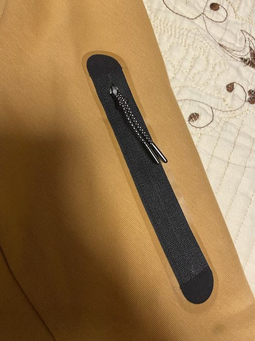 Nike tech fleece nisipiu marimea M