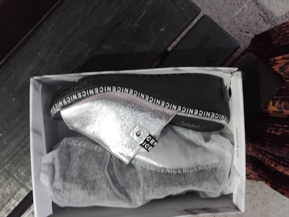 Slapi cu talpa intruna  comozi