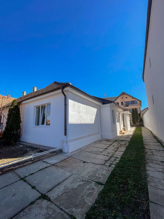 Casa vanzare/inchiriere in zona Trei Stejari