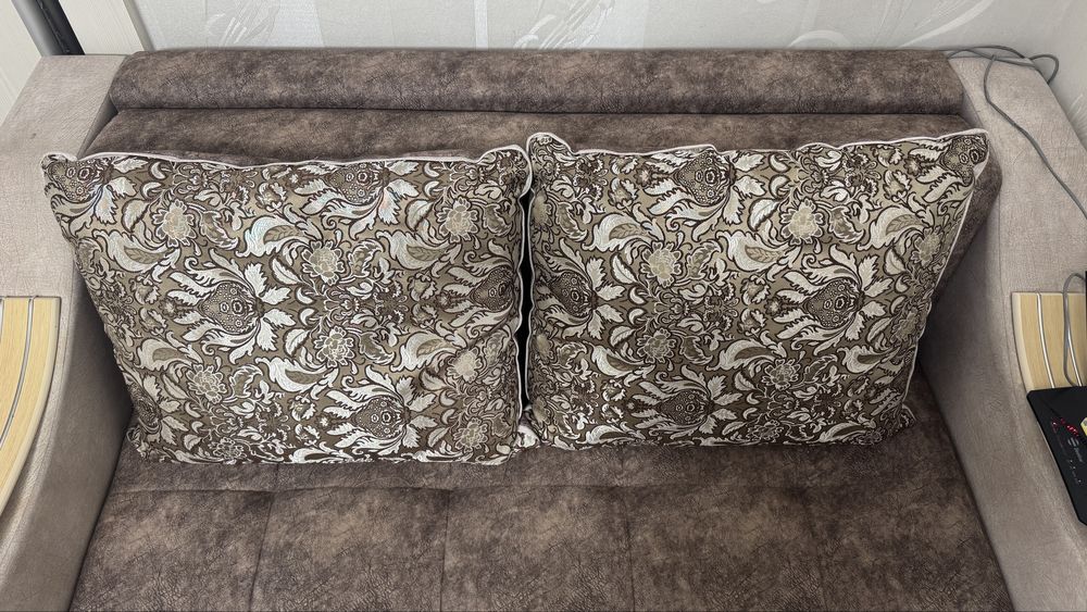 Продается диван в хорошем состоянии