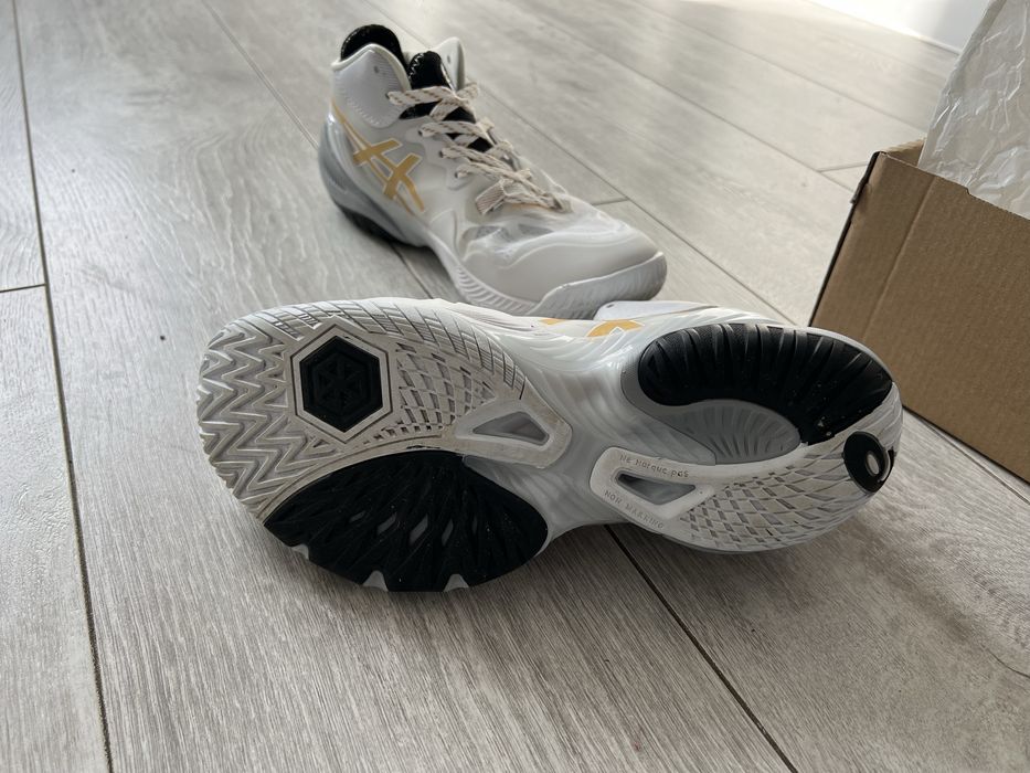 кроссовки asics