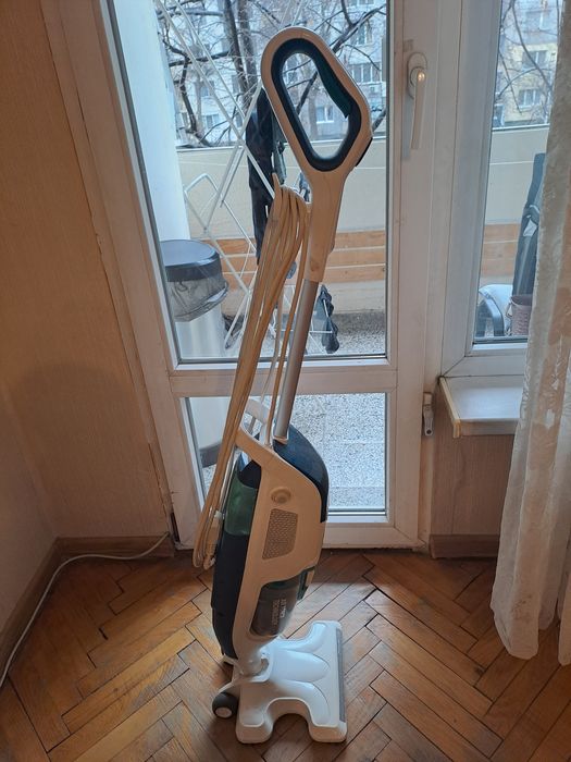 Парочистачка Rowenta Clean & Steam Revolution.