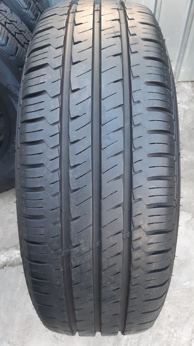 Anvelope preț de la 160 lei bucata de Vară și iarnă R14, R15, R15c R16 R16c, R17  R18  R19