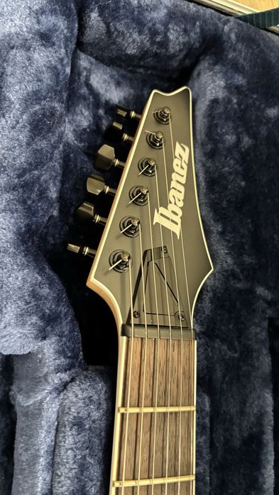 Ibanez iron label rgir30bfe + твърд калъф