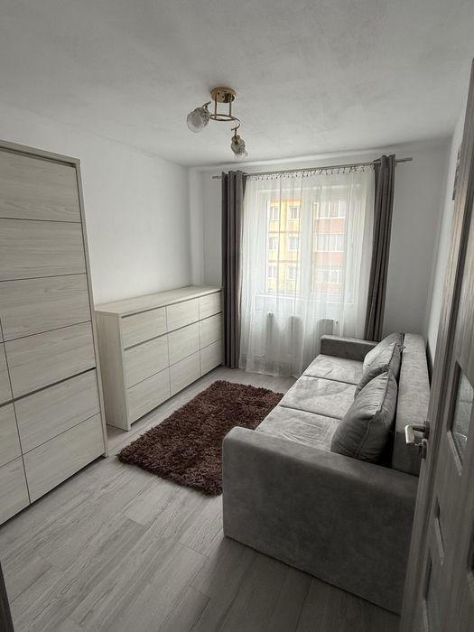 Închiriez apartament MODERN 3 camere etaj 2 Reșița