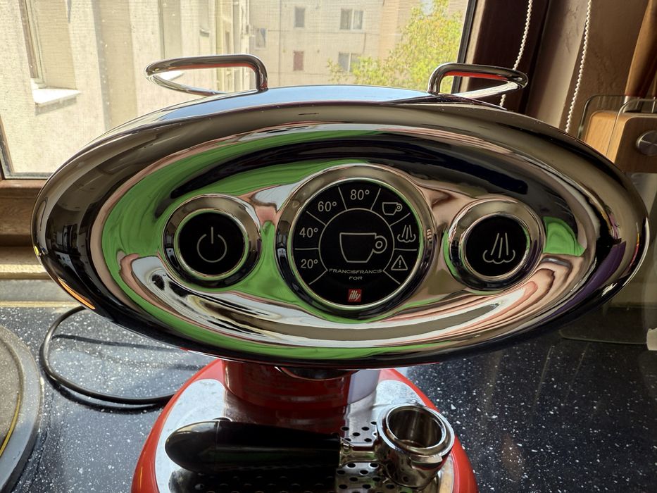 aparat de cafea illy pentru Iperespresso X7.1 in rosu