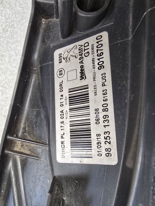 Ляв фар за Peugeot 2008 / Пежо 2008 - 2016- 2019г.