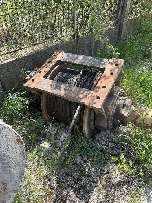 Troliu hidraulic Macara