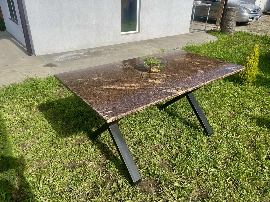 Маса от гранит за външни и вътрешни условия