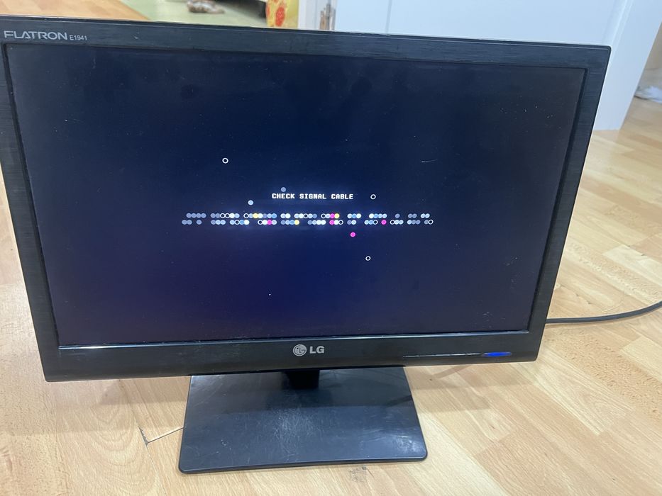 Монитор lg,коврики кабели