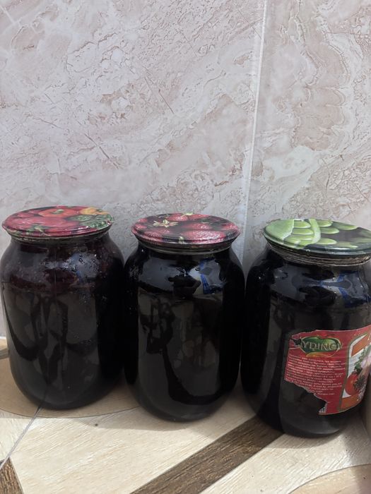 Продаются банки разные