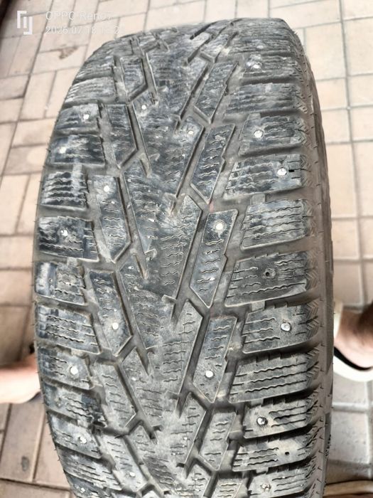 Продам зимние шины с шипами