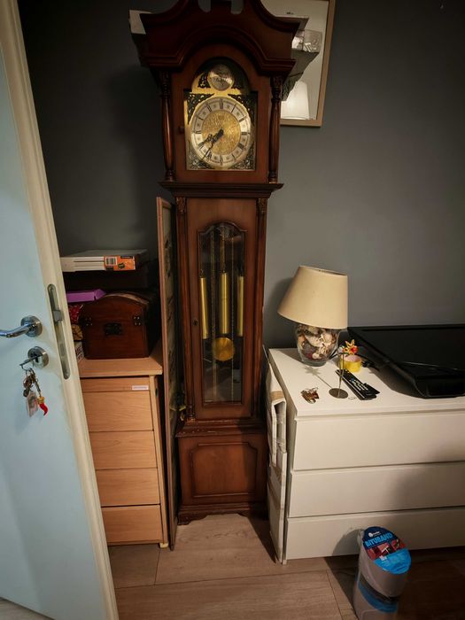 Ceas cu pendul vertical de podea