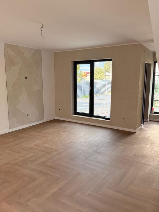 Casă modernă de vânzare