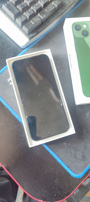 Продам айфон 13.