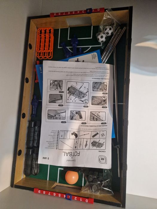 Vând masa mica de fussball