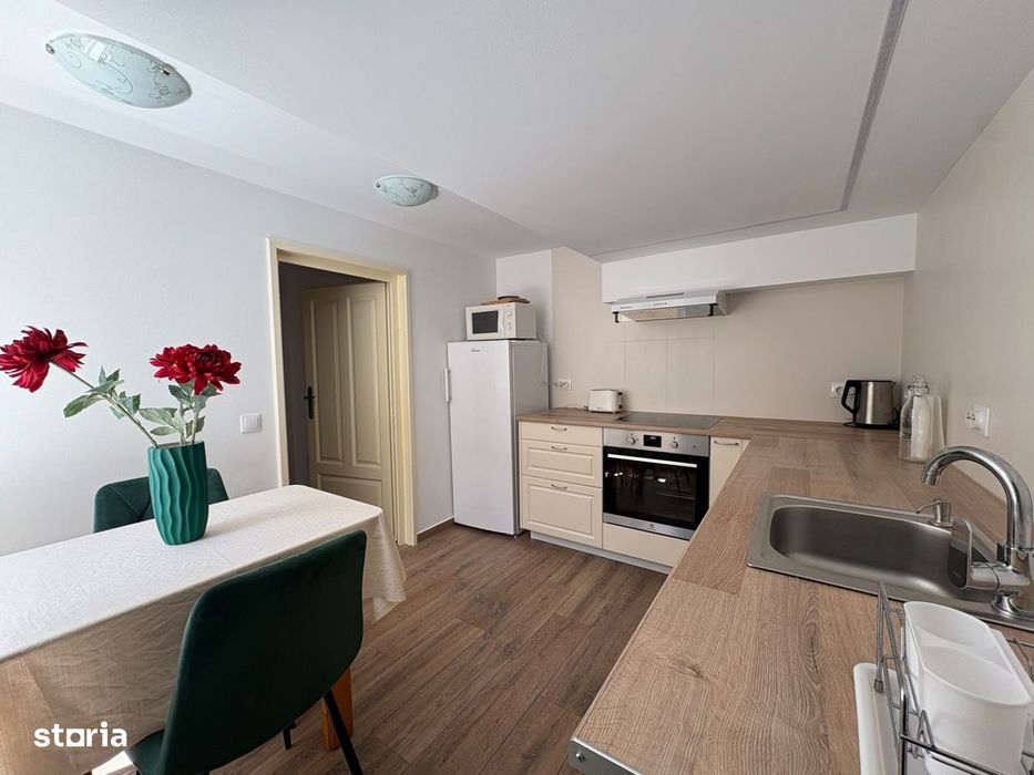 Apartament ULTRACENTRAL 3 camere | 2 dormitoare | 2 bai | balcon + cur
