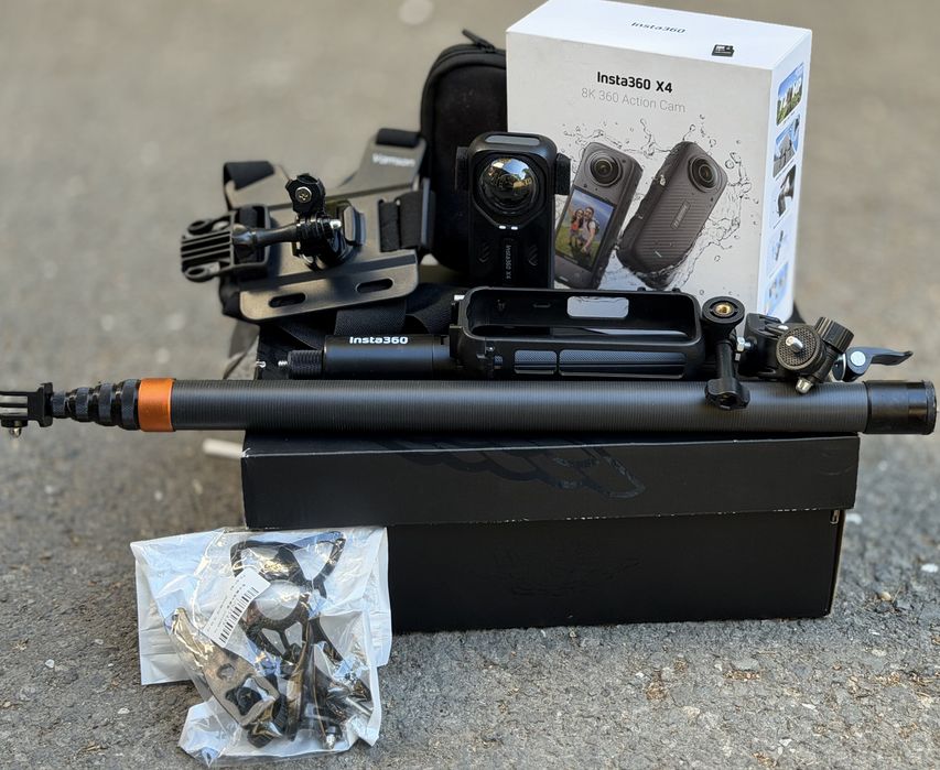 Екшън камера Insta360 X4, 8K, 360 + богат комплект аксесоари + 16GB карта памет