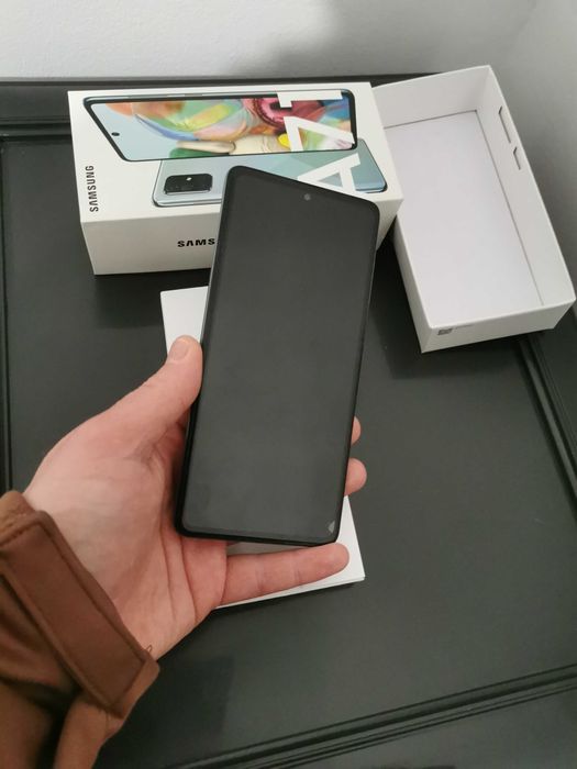 Продавам Samsung Galaxy A71