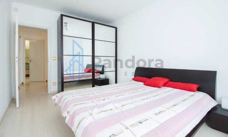 Дава се под наем Тристаен апартамент в София, Център - 100 кв.м за 766 € - Снимка #2