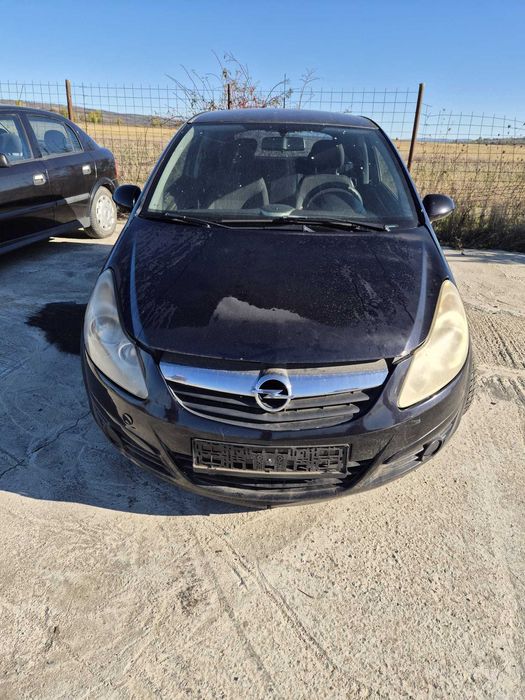 Vand bara fata ,faruri,stopuri,capota ,motor Opel Corsa D,2007