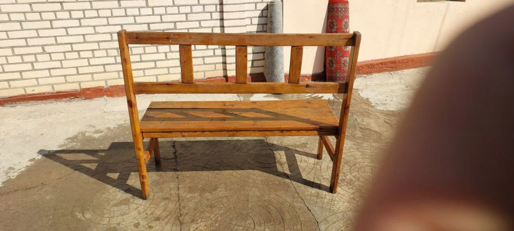 Тахтали стол стуль скамейкаси сотилади.