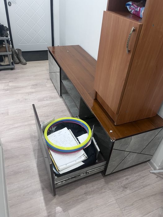 Продам ТВ тумбу для гостинной