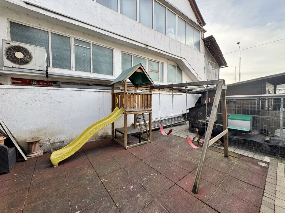 Complex joaca cu casuta, tobogan si 2 leagane