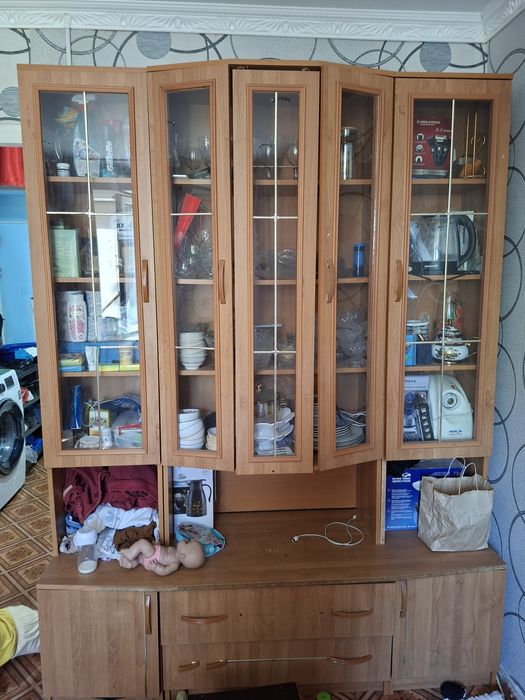 Продам сервант и шкаф