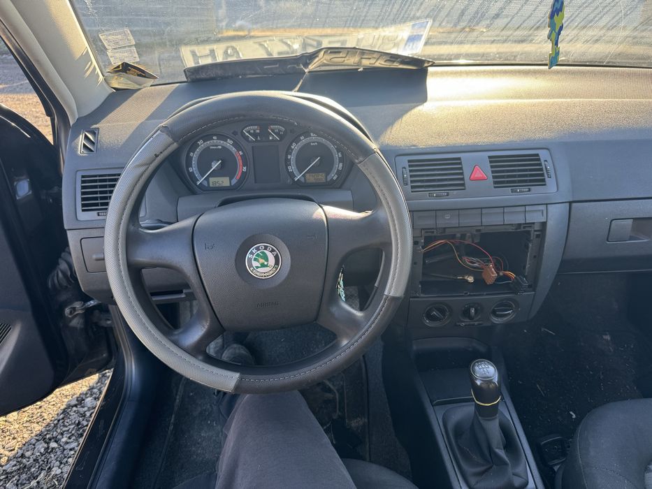 Шкода фабия 1.2 бензин 2004 Г смао на части