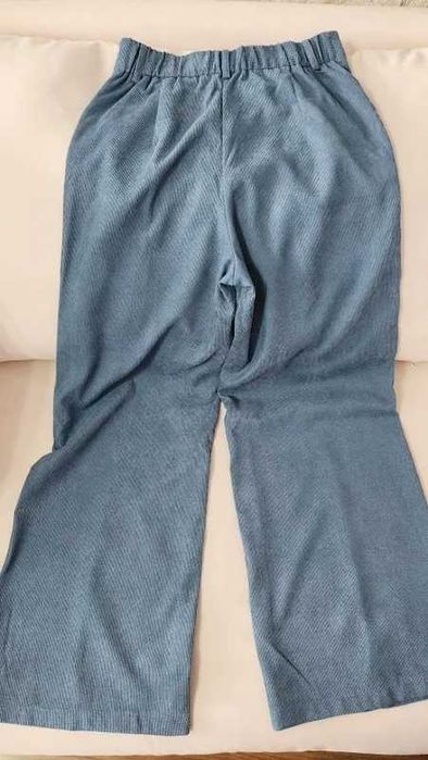 Pantaloni cu cracul larg marimea S cred,stare f buna